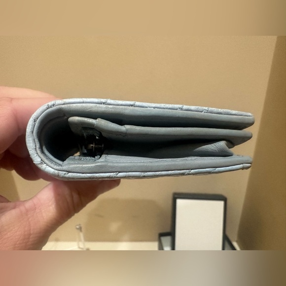 Gucci Baby Blue GG Marmont Quilted Python & Calfskin
Leather Compact Wallet - Picture 4 of 13